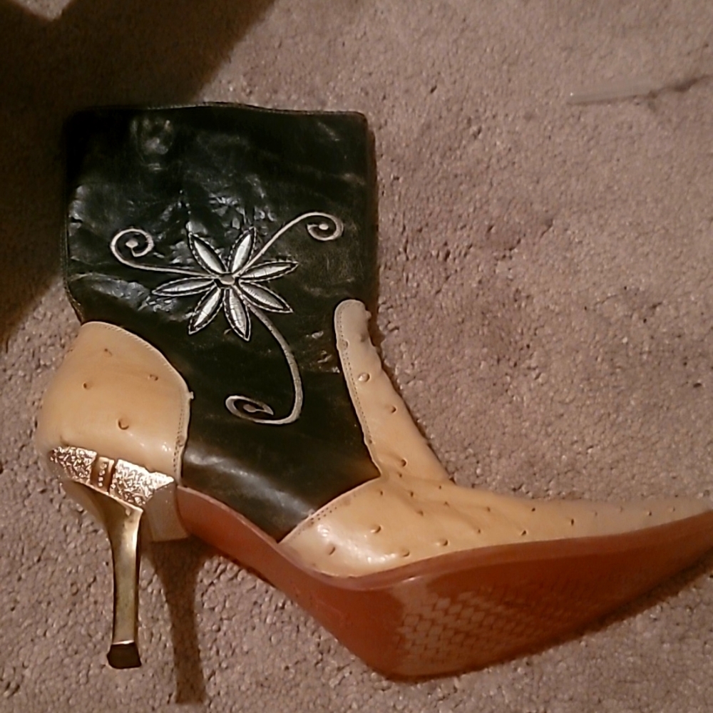 White Diamond(MX brand name) Heeled Western Cowboy Boots in Size 7